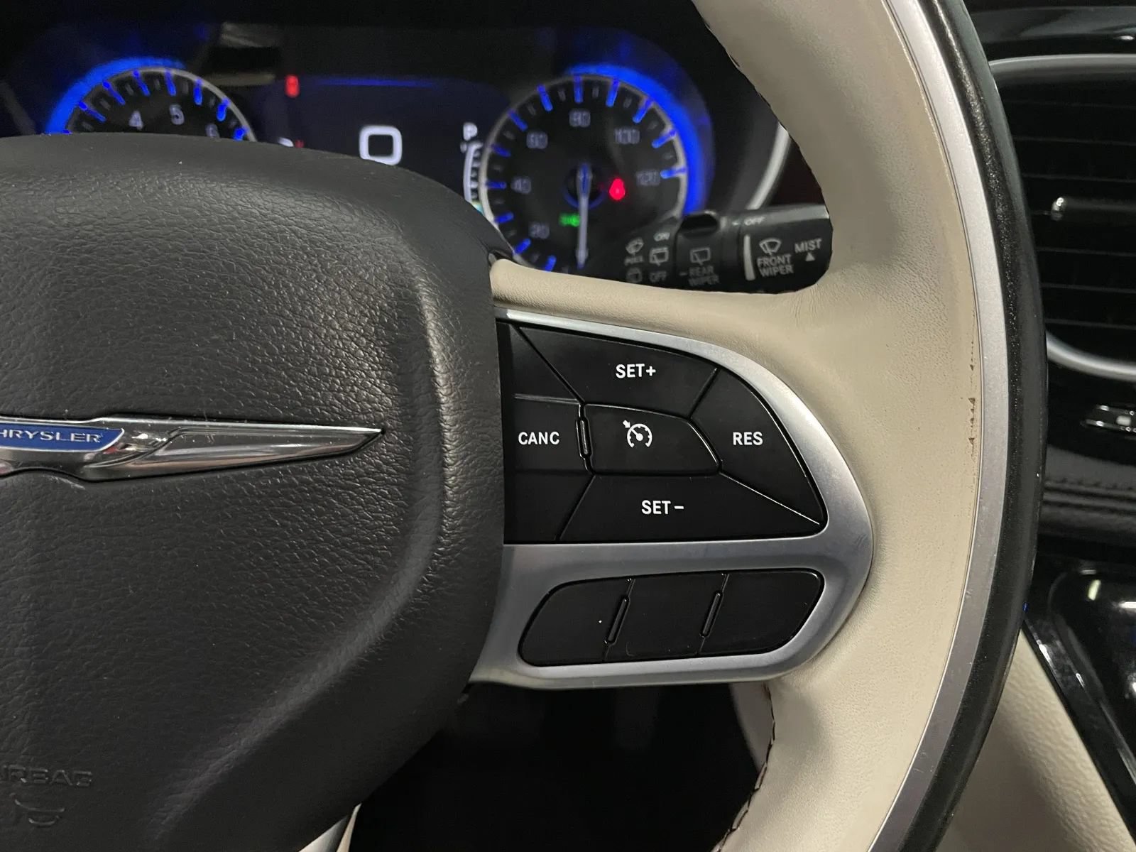 Used 2020 Chrysler Pacifica Limited FWD image 22