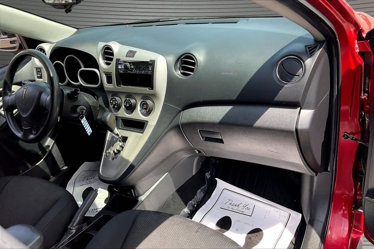 Used 2010 Pontiac Vibe w/ Preferred Package FWD image 24