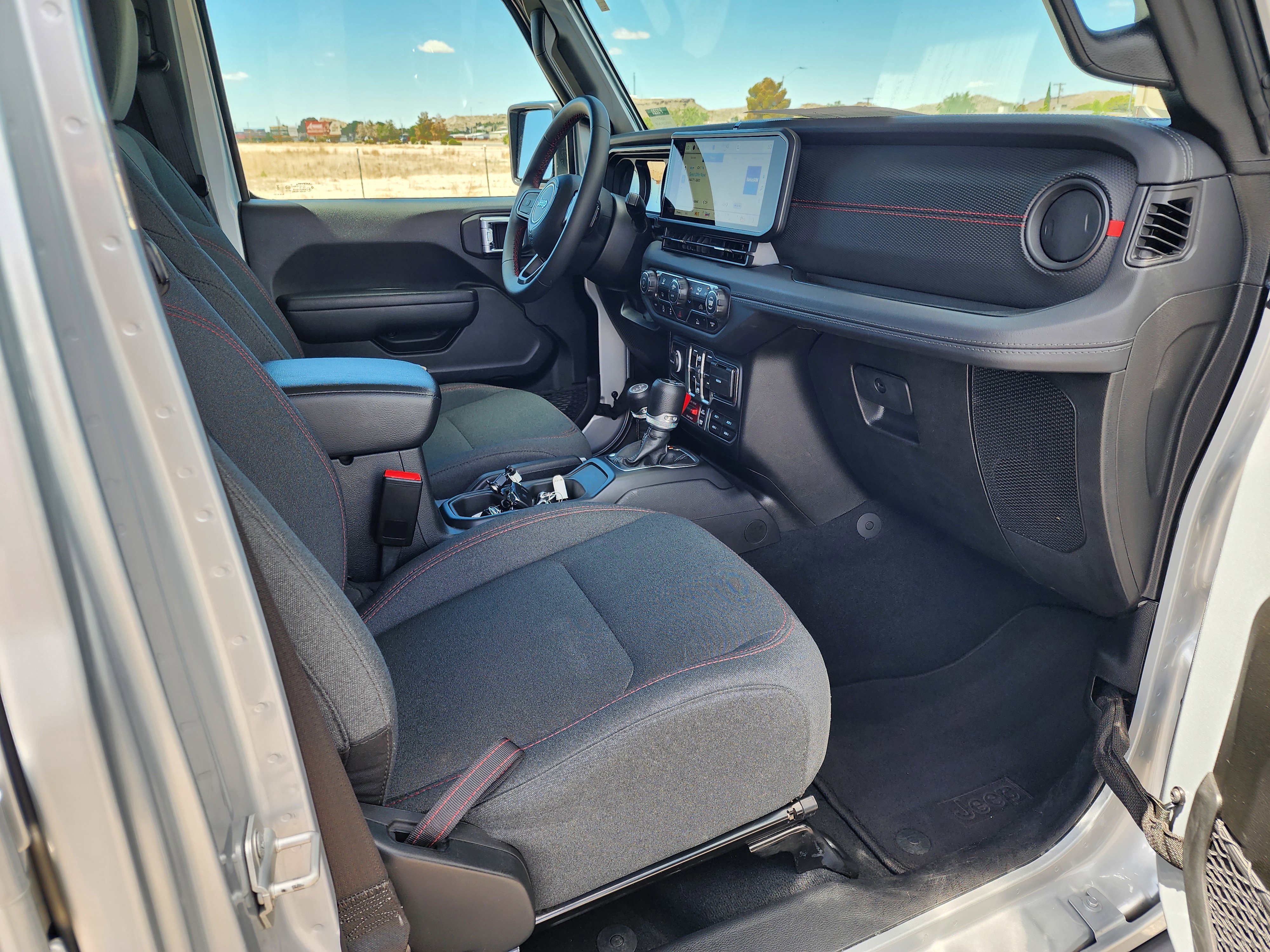 Used 2024 Jeep Wrangler Unlimited Rubicon image 13