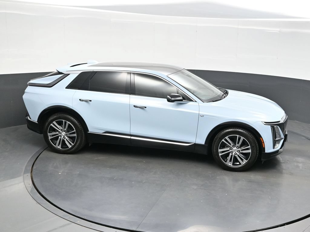Certified 2024 Cadillac Lyriq Luxury AWD/4WD image 33