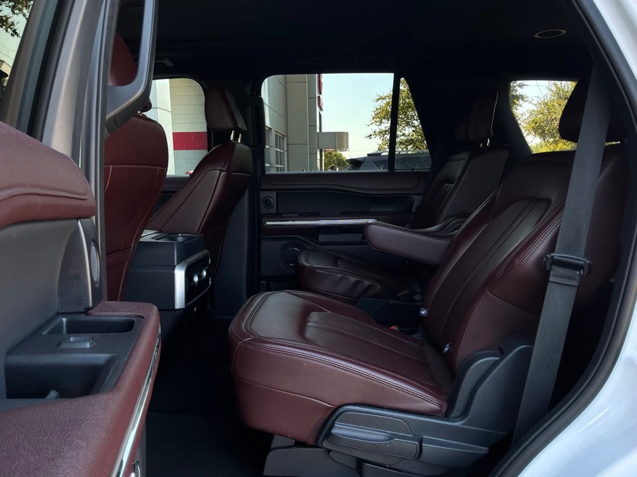 Used 2024 Ford Expedition Limited AWD/4WD image 12