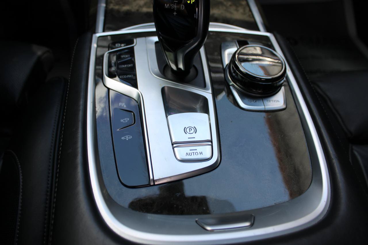 Used 2017 BMW 750i RWD image 24