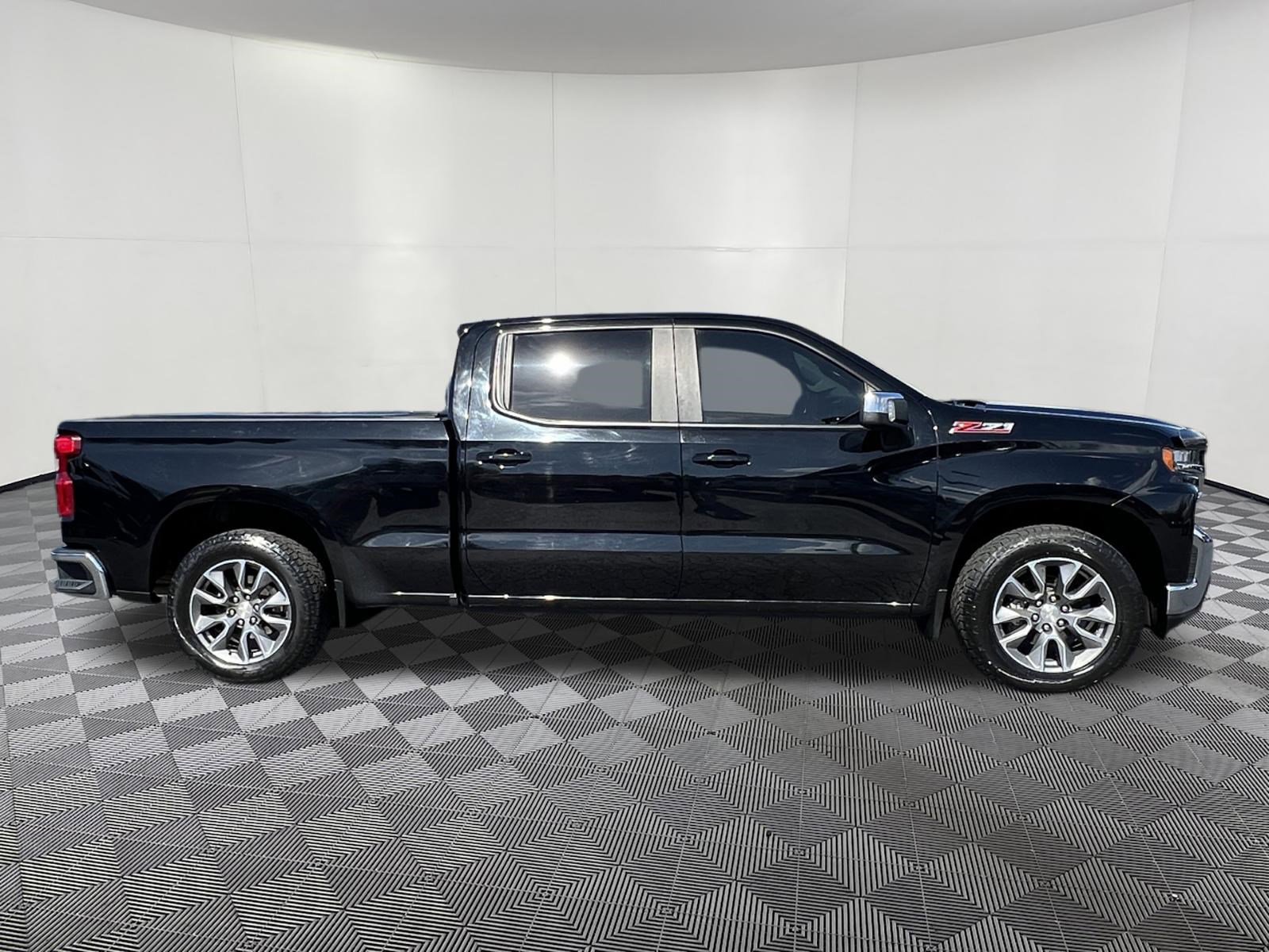Used 2019 Chevrolet Silverado 1500 LT w/ True North Edition AWD/4WD image 7