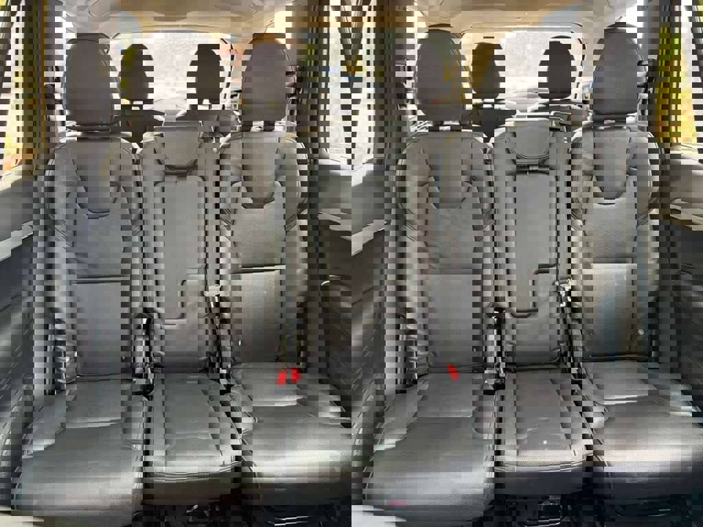 Used 2017 Volvo XC90 T6 Momentum w/ Vision Package image 11