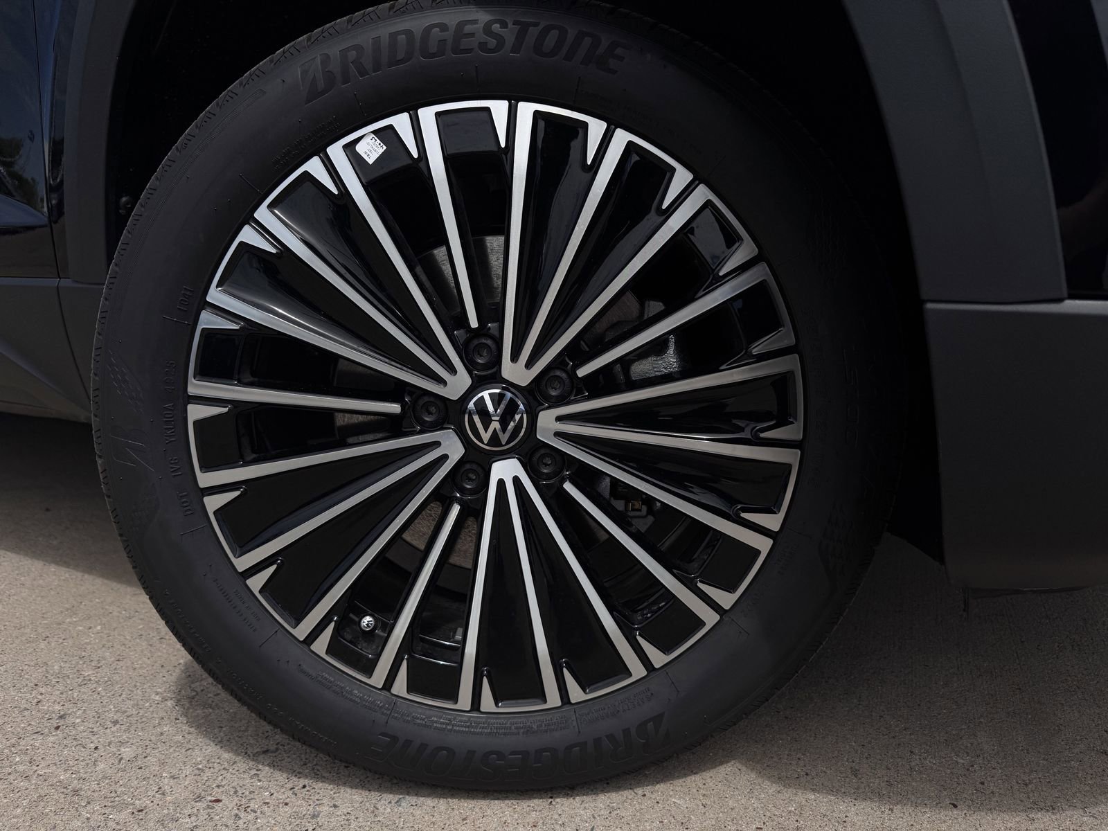 New 2026 Volkswagen Taos SE image 10