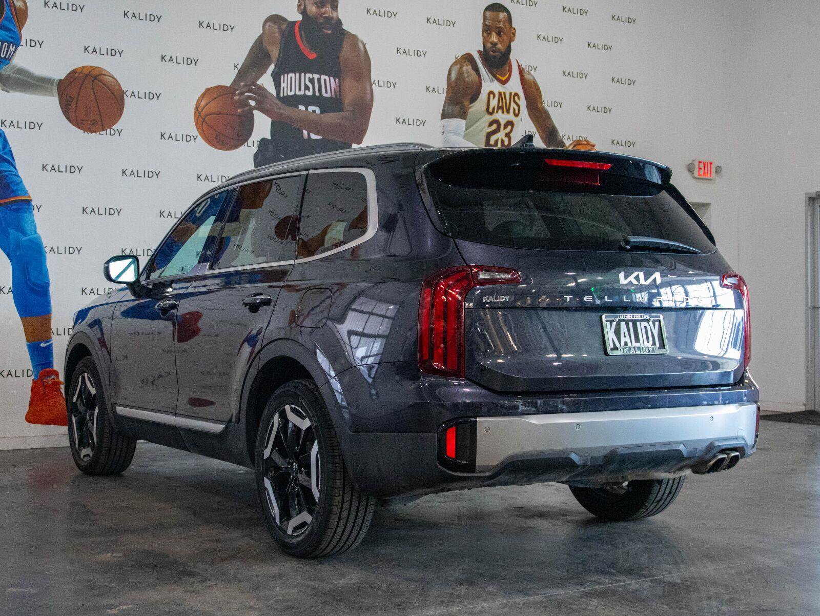 Used 2025 Kia Telluride S FWD image 23