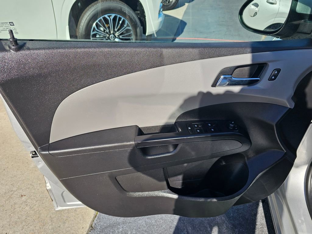 Used 2014 Chevrolet Sonic LT image 11