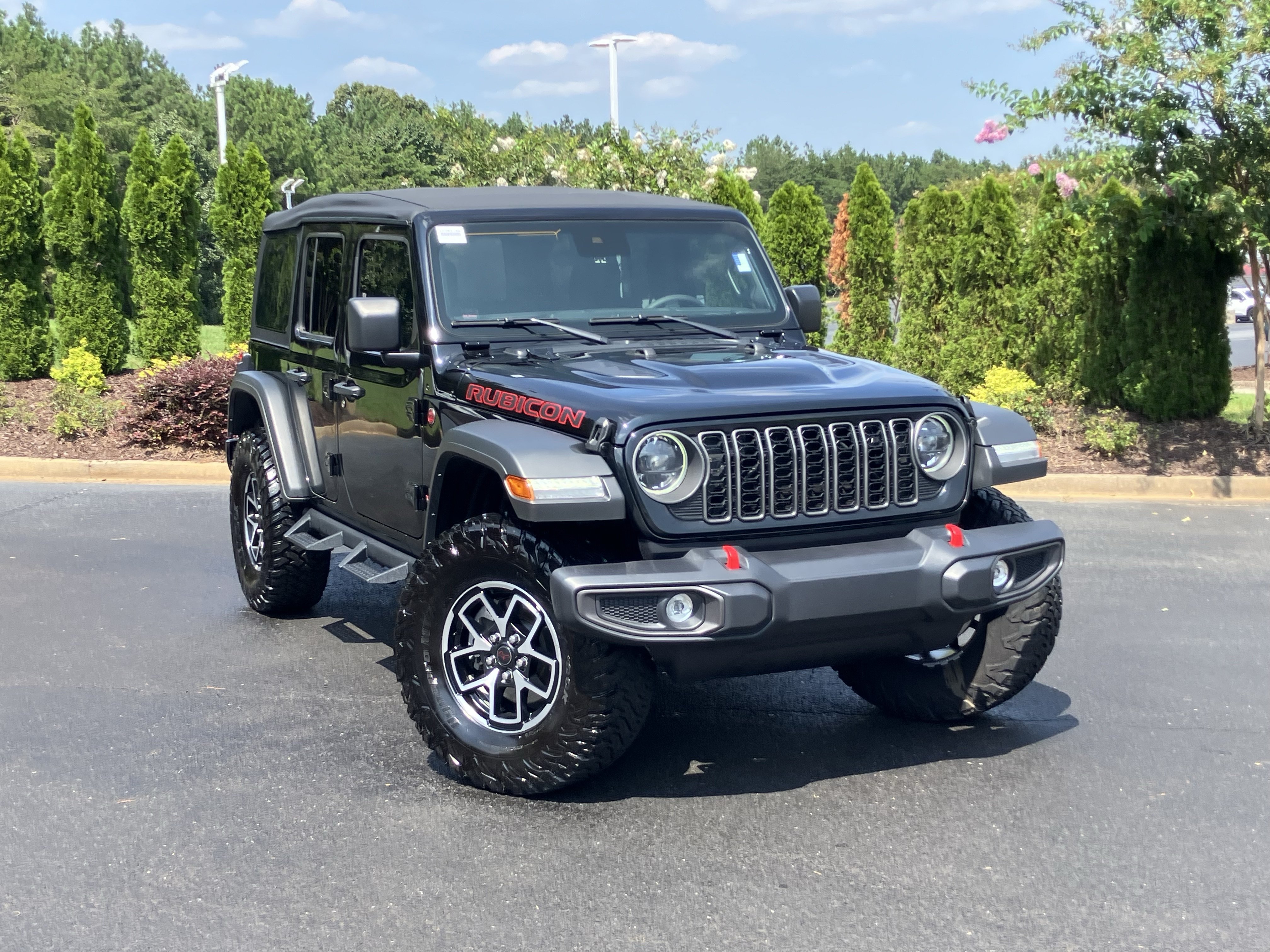 Used 2025 Jeep Wrangler Unlimited Rubicon AWD/4WD image 2