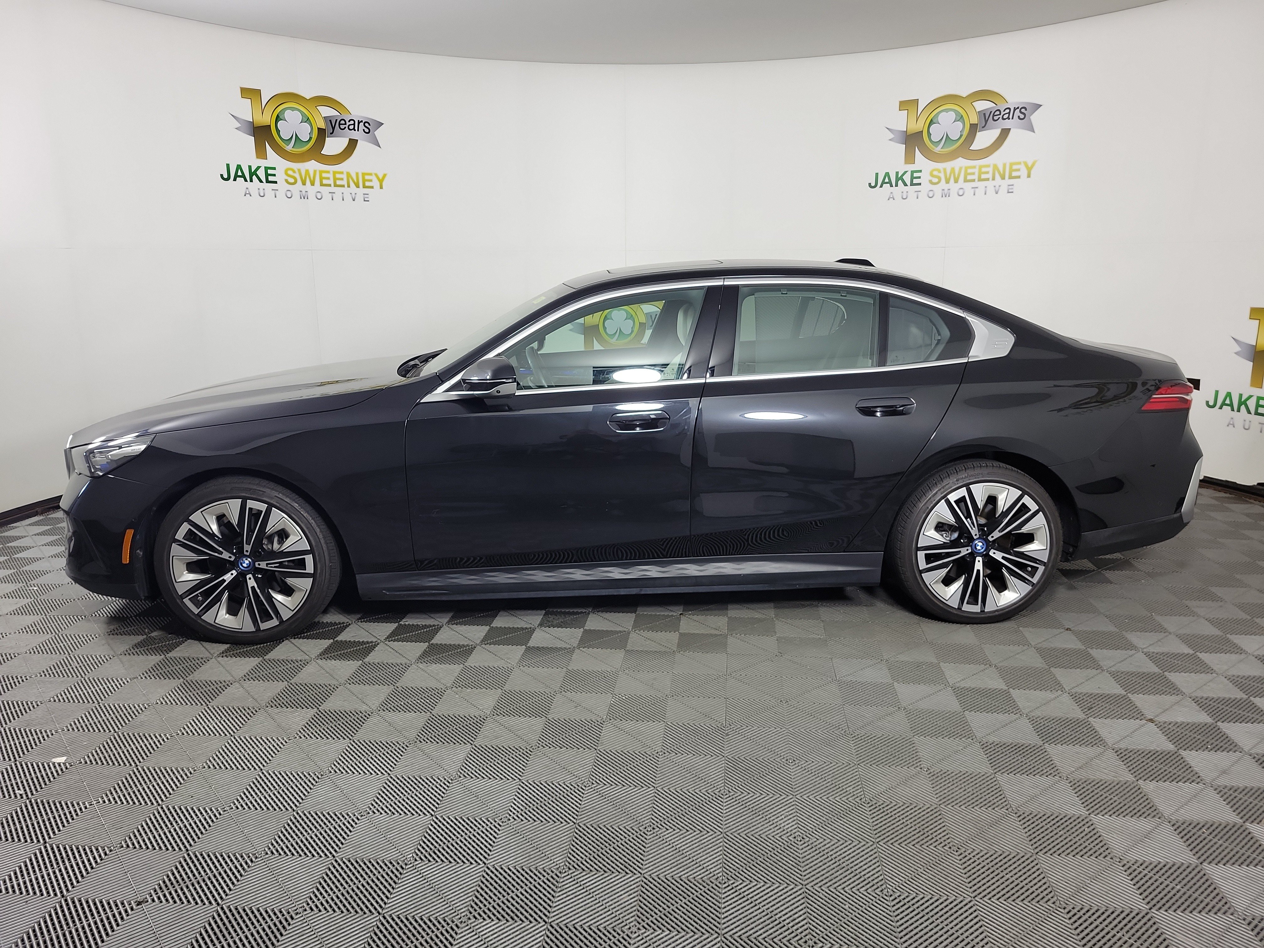 Certified 2024 BMW i5 eDrive40i w/ M Sport Package RWD image 2