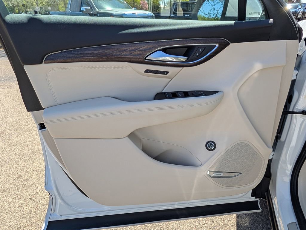 Used 2023 Buick Envision Avenir AWD/4WD image 33