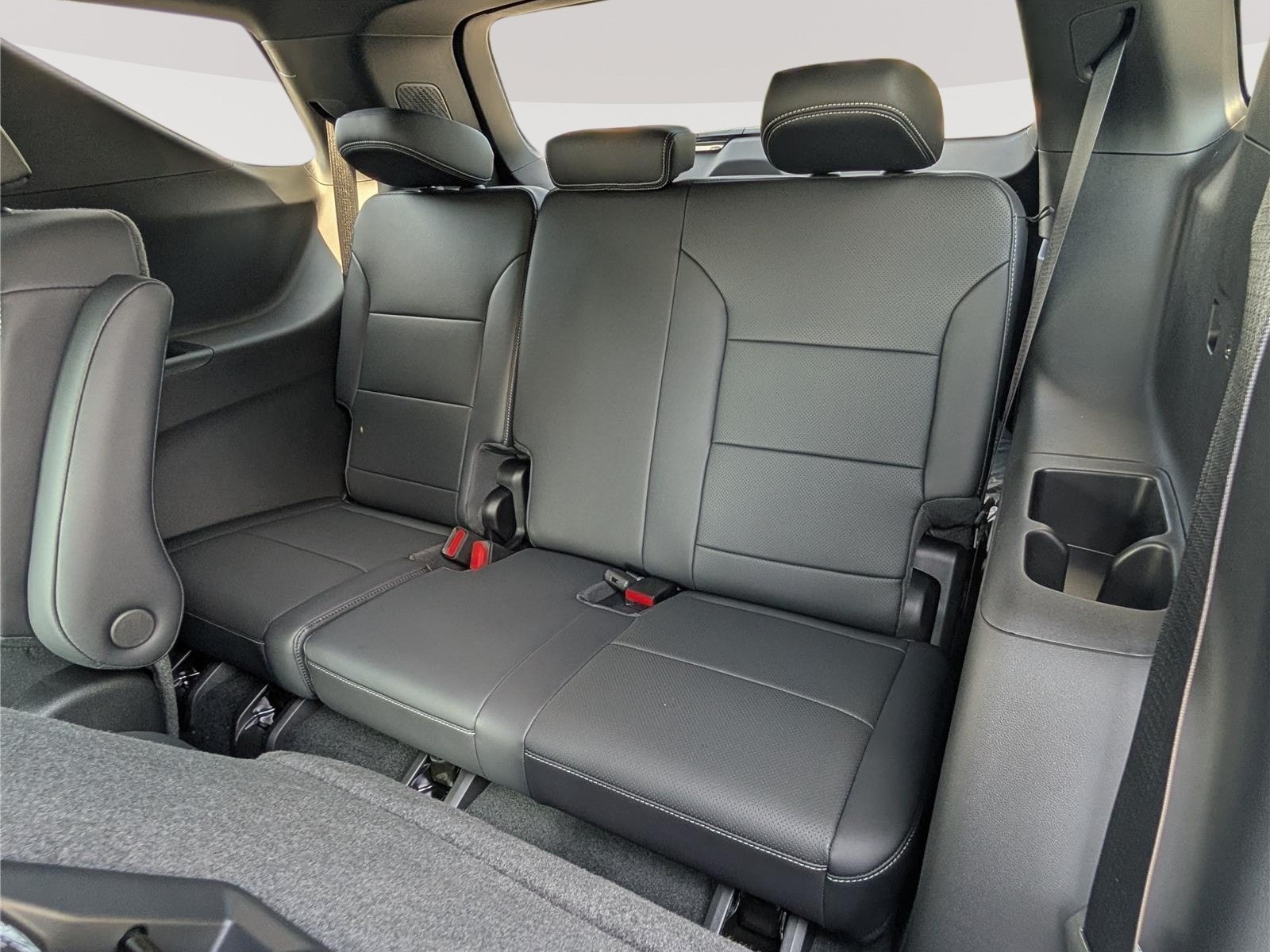 New 2027 Chevrolet Traverse LT w/ Driver Confidence Package FWD image 12