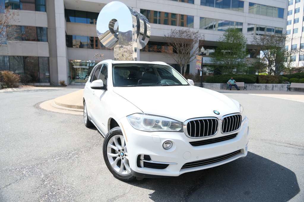Used 2014 BMW X5 xDrive35i w/ Premium Package AWD/4WD image 2