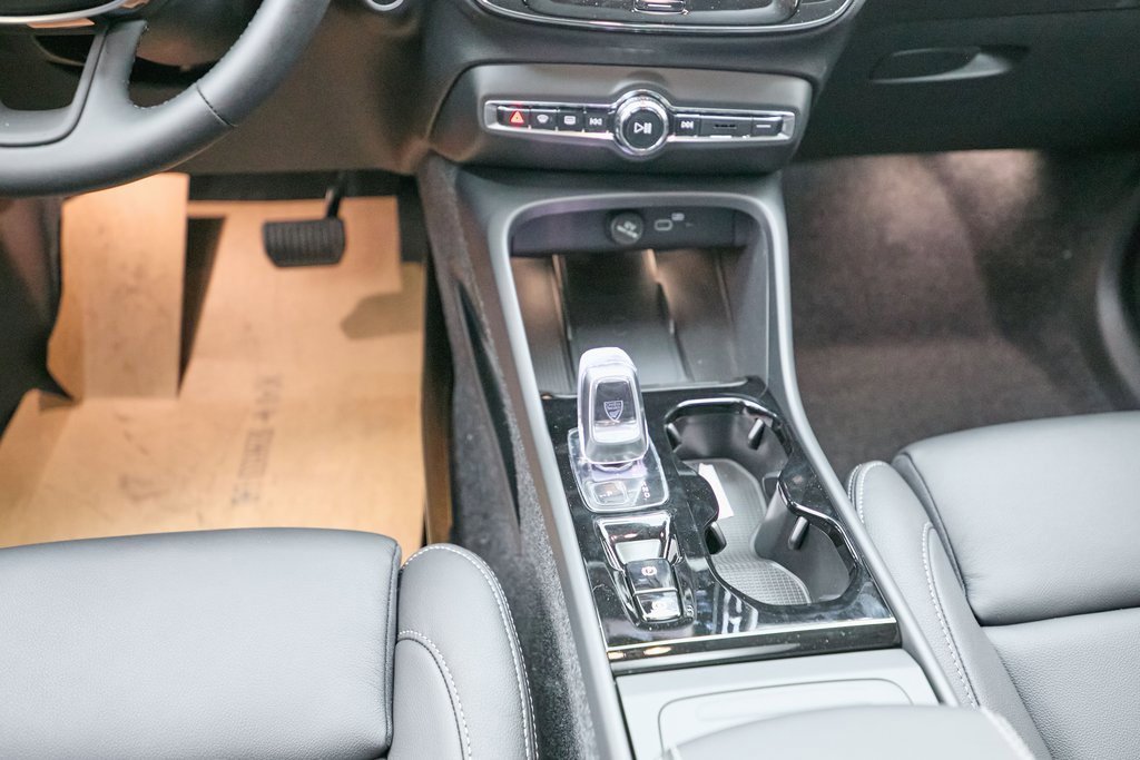 New 2026 Volvo XC40 B5 Plus w/ Protection Package Premier image 24