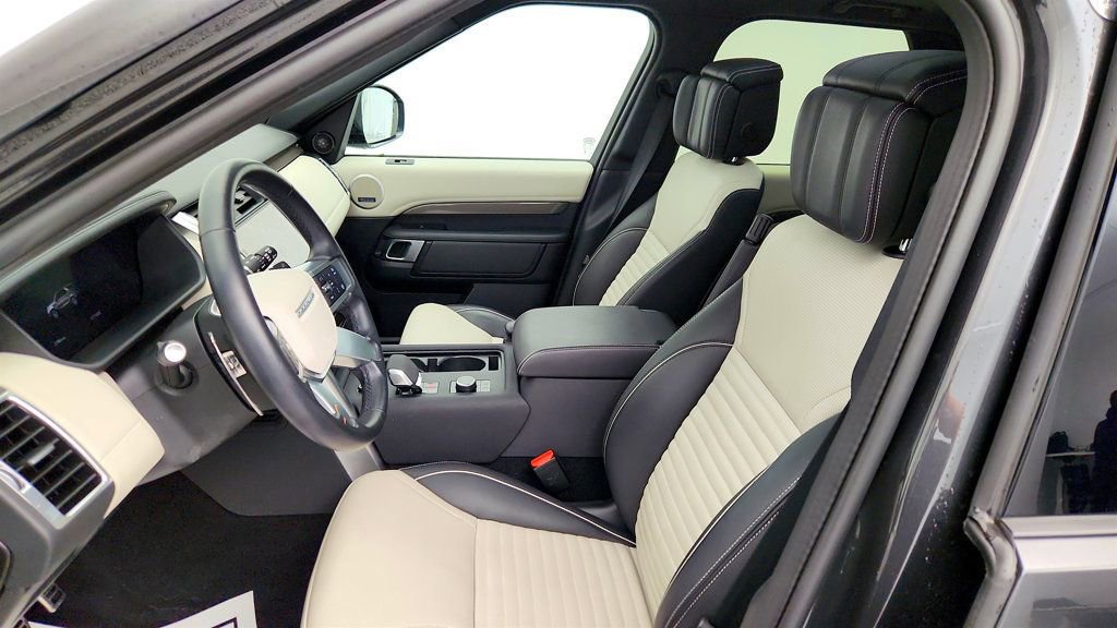 Used 2024 Land Rover Discovery Metropolitan Edition image 18