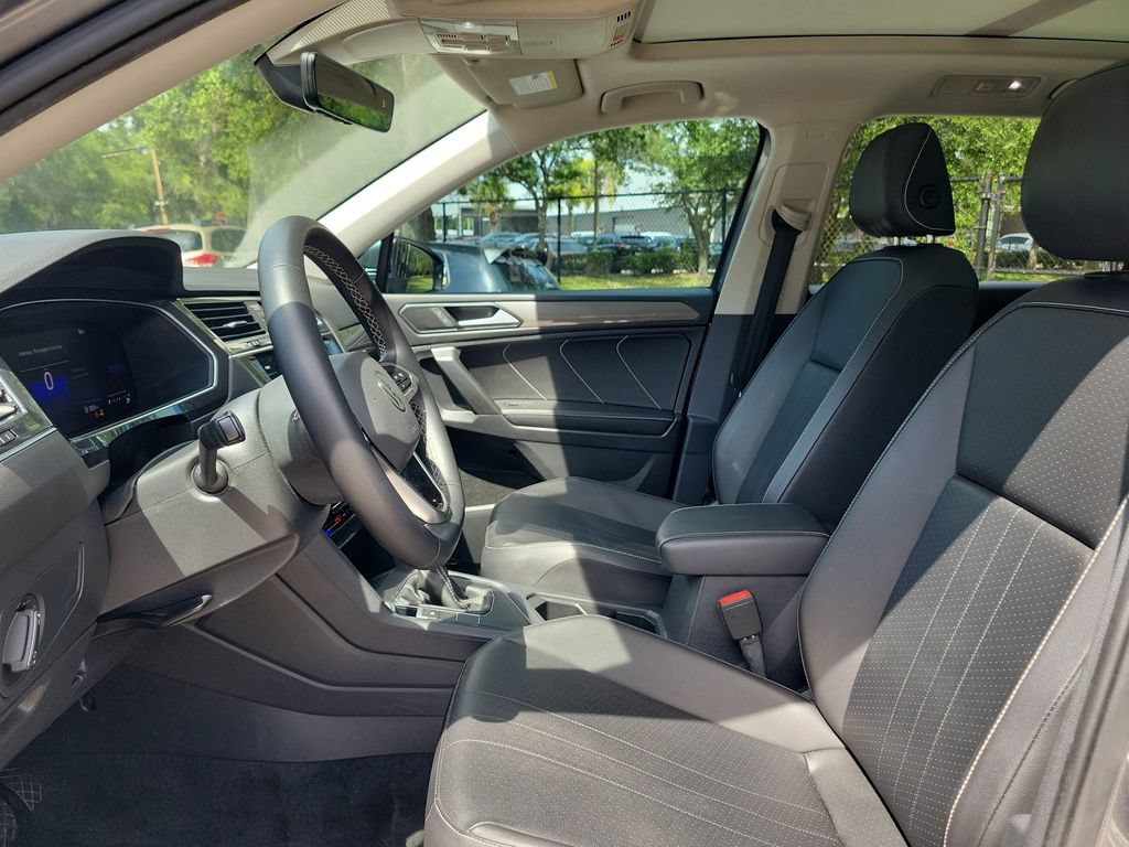 Used 2022 Volkswagen Tiguan SE w/ Panoramic Sunroof Package FWD video 2