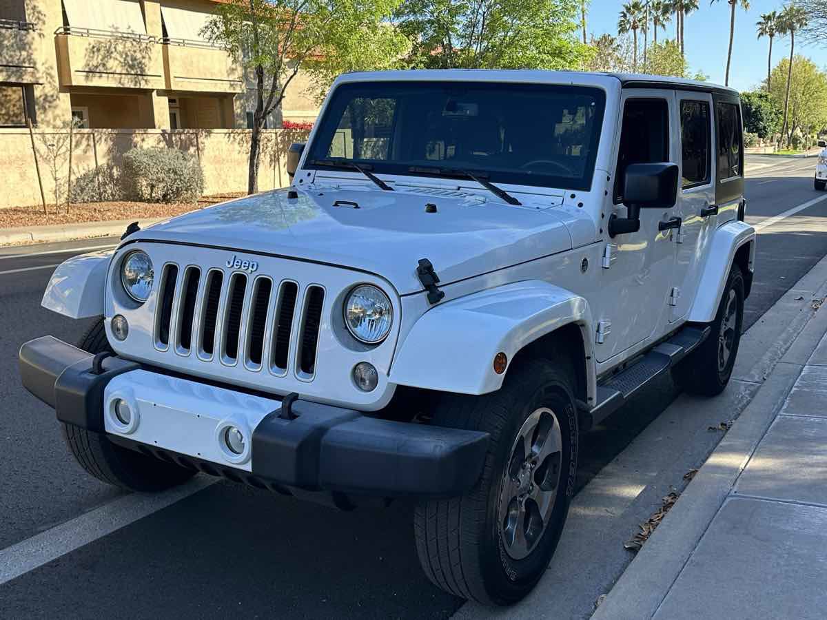 Used 2016 Jeep Wrangler Unlimited Sahara w/ Connectivity Group image 4