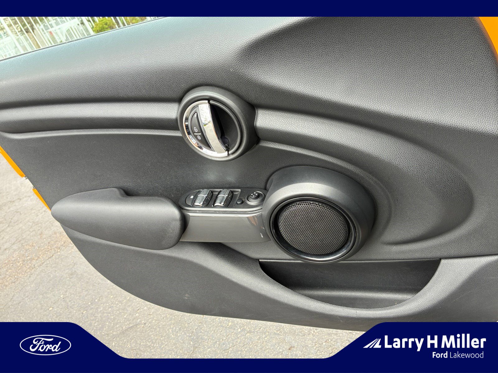 Used 2016 MINI Cooper 4-Door Hardtop image 13