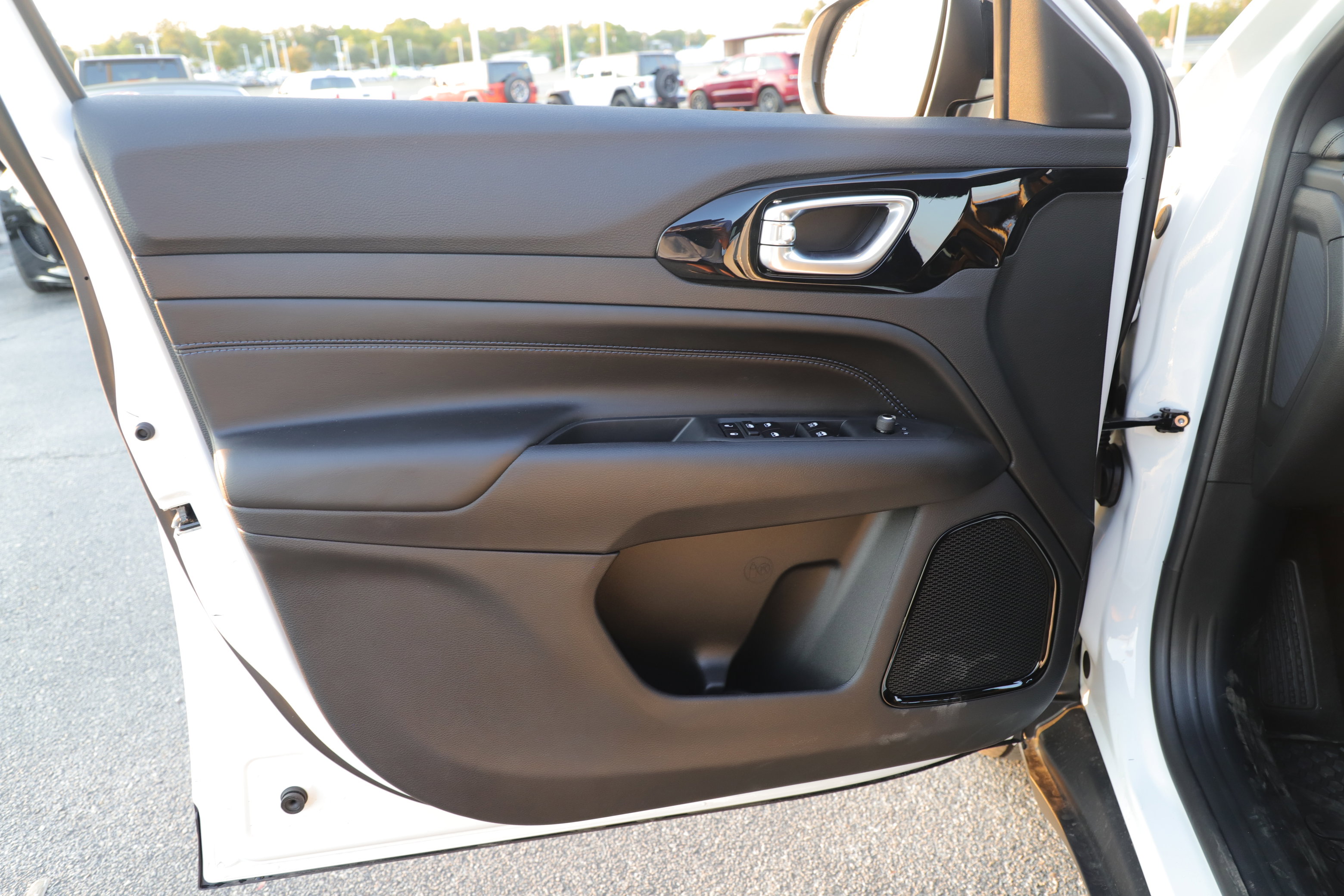 New 2026 Jeep Compass Latitude image 12