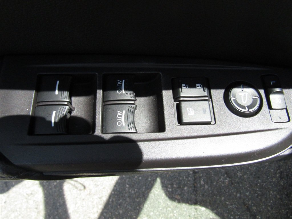 Used 2018 Acura ILX w/ Premium Package FWD image 16