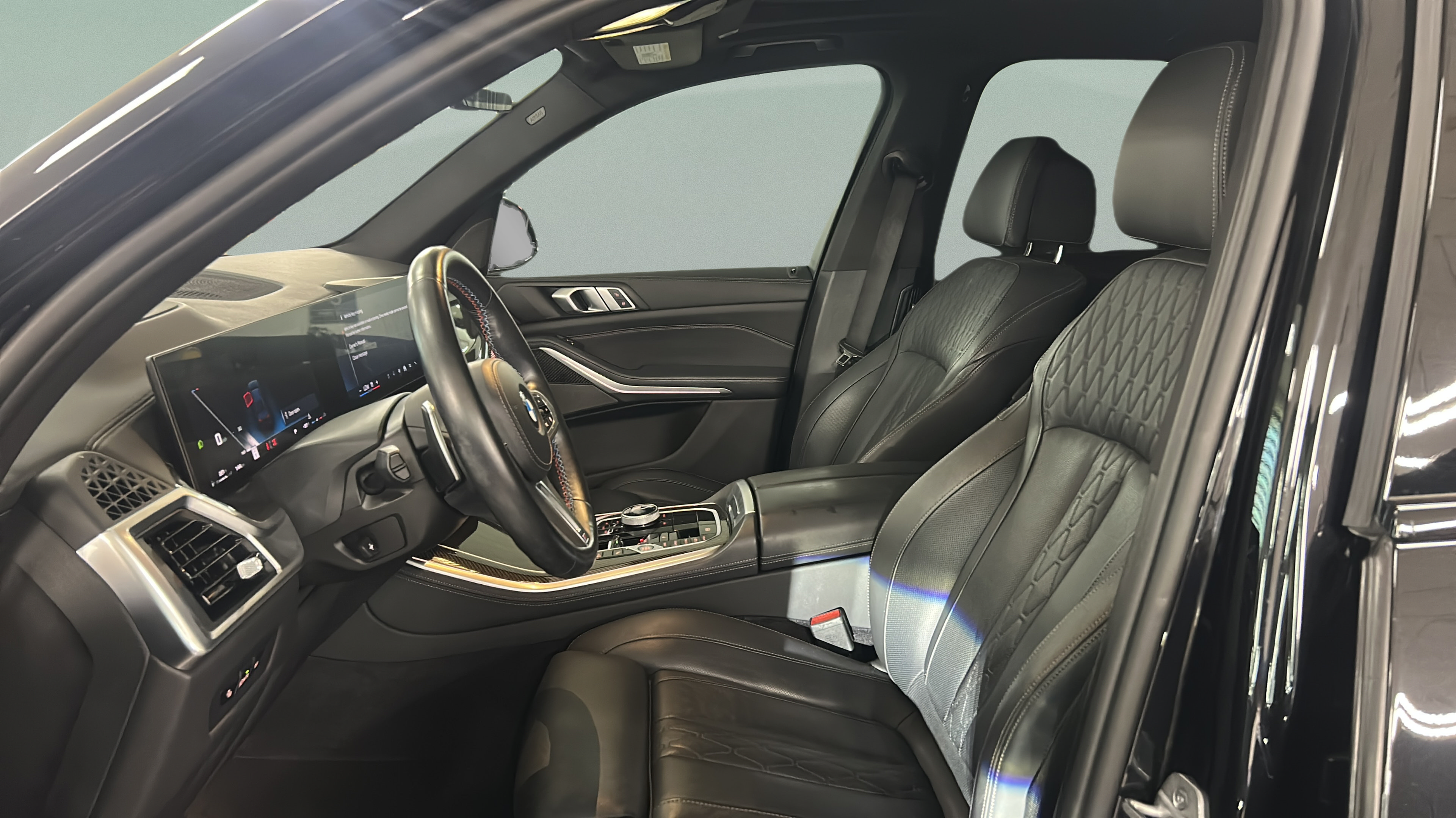 Used 2024 BMW X5 M60i AWD/4WD image 9
