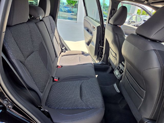 Used 2025 Subaru Forester Premium AWD/4WD image 24