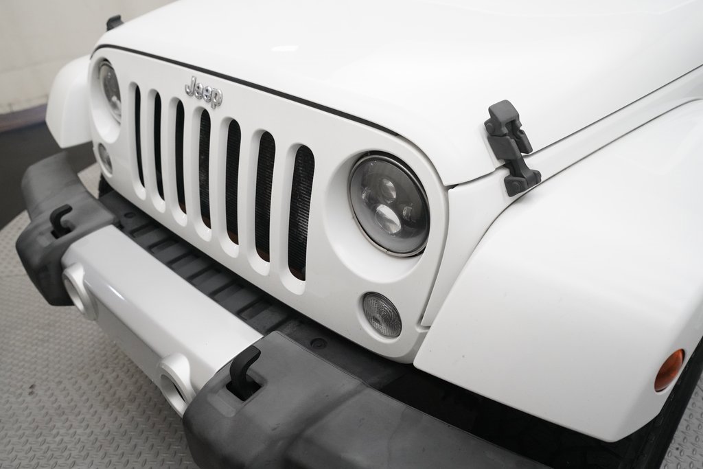 Used 2015 Jeep Wrangler Unlimited Sahara w/ Connectivity Group image 21