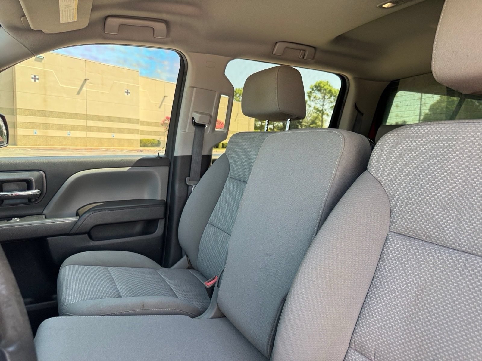 Used 2018 Chevrolet Silverado 1500 Custom w/ Custom Value Package AWD/4WD image 22