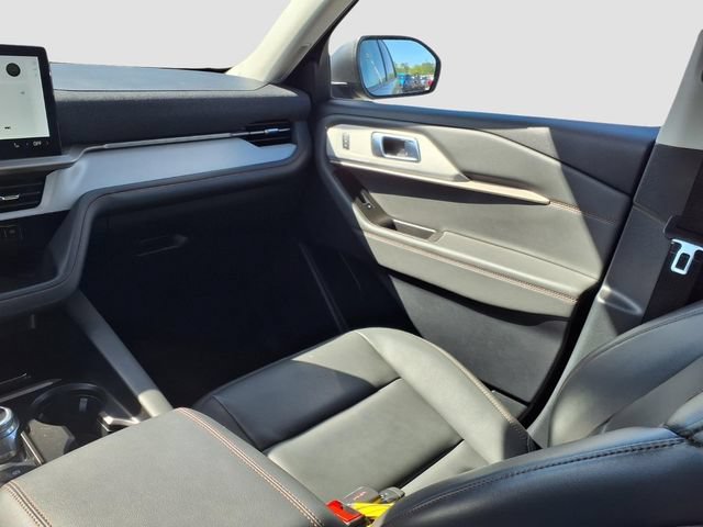 Used 2025 Ford Explorer Active w/ Active Comfort Package RWD image 13