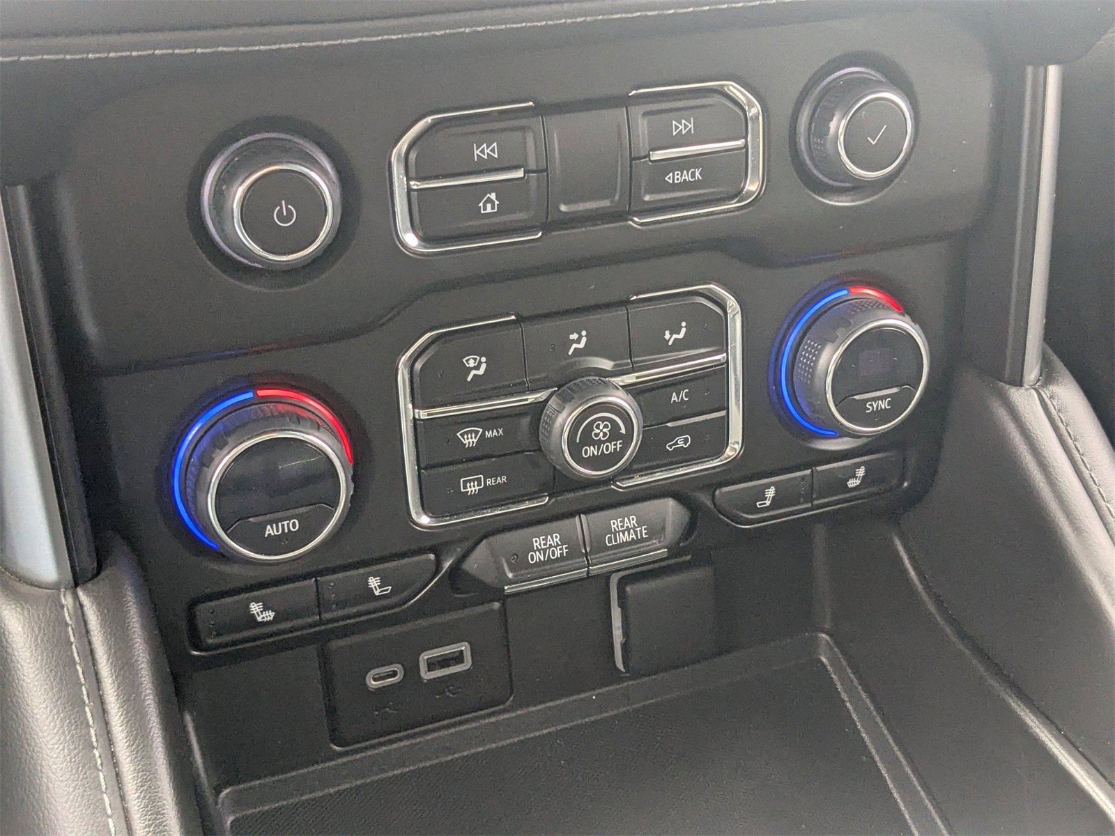 Used 2023 Chevrolet Tahoe Z71 w/ Luxury Package image 24