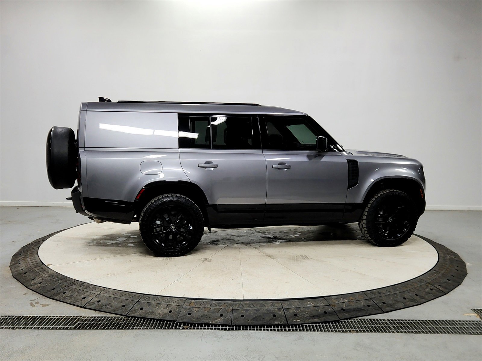 Used 2024 Land Rover Defender 130 Outbound image 8