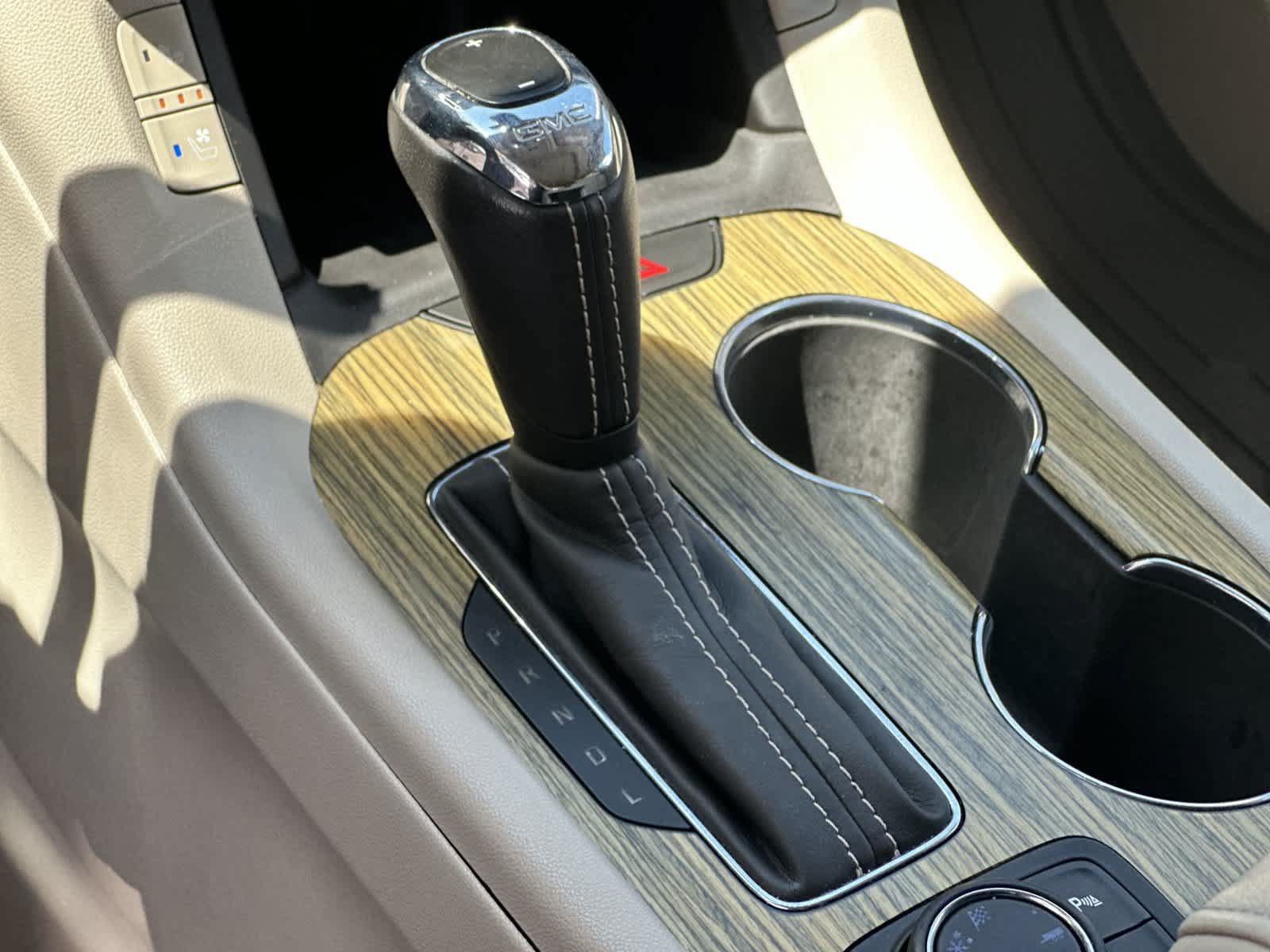 Used 2019 GMC Acadia Denali w/ Technology Package FWD image 21
