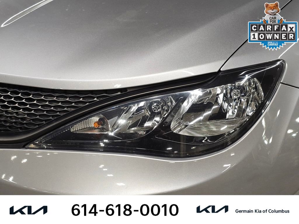 Used 2020 Chrysler Voyager L image 15