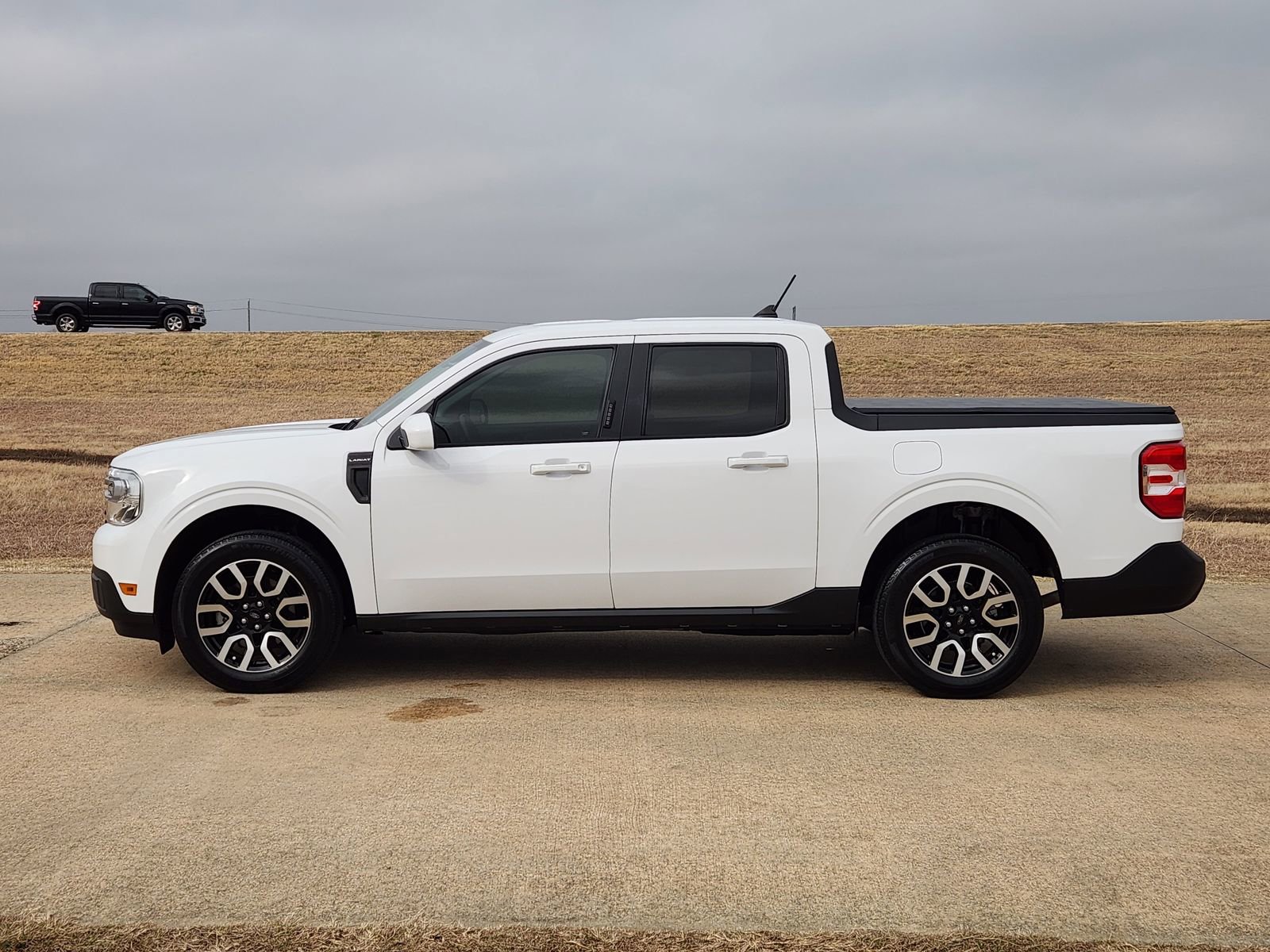 Used 2023 Ford Maverick Lariat w/ Lariat Luxury Package image 3