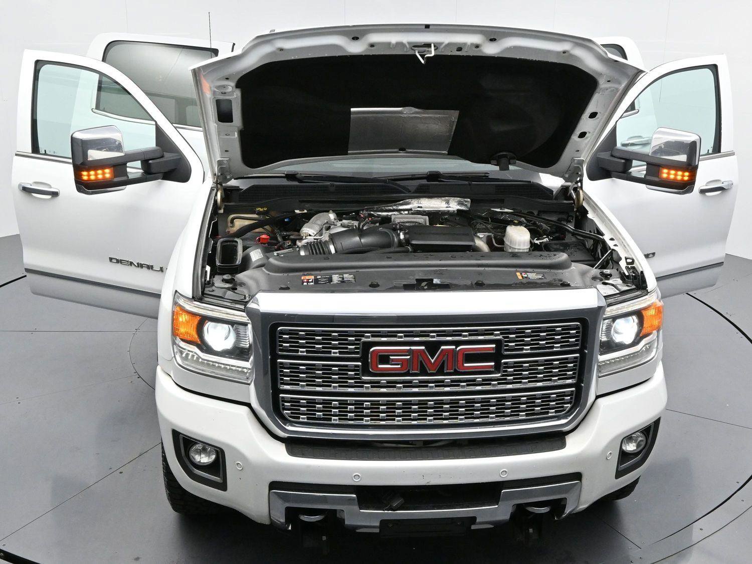 Used 2019 GMC Sierra 2500 Denali w/ Duramax Plus Package AWD/4WD image 42