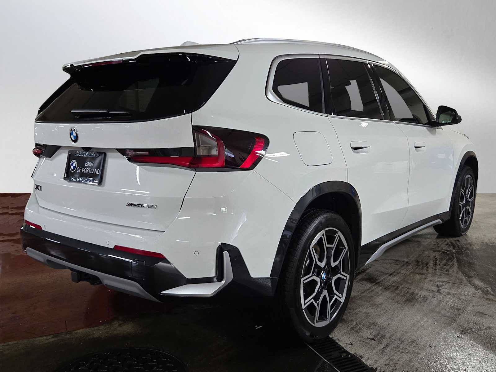Used 2026 BMW X1 xDrive28i w/ Technology Package AWD/4WD image 4