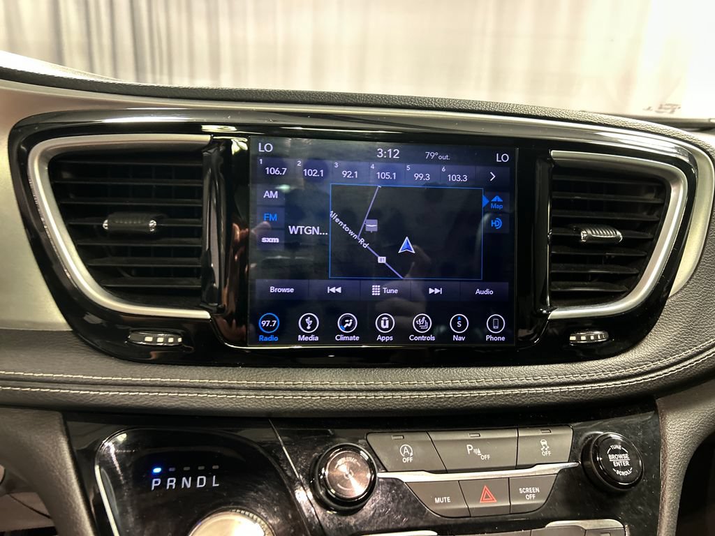Used 2019 Chrysler Pacifica Limited w/ S Appearance Package FWD image 17