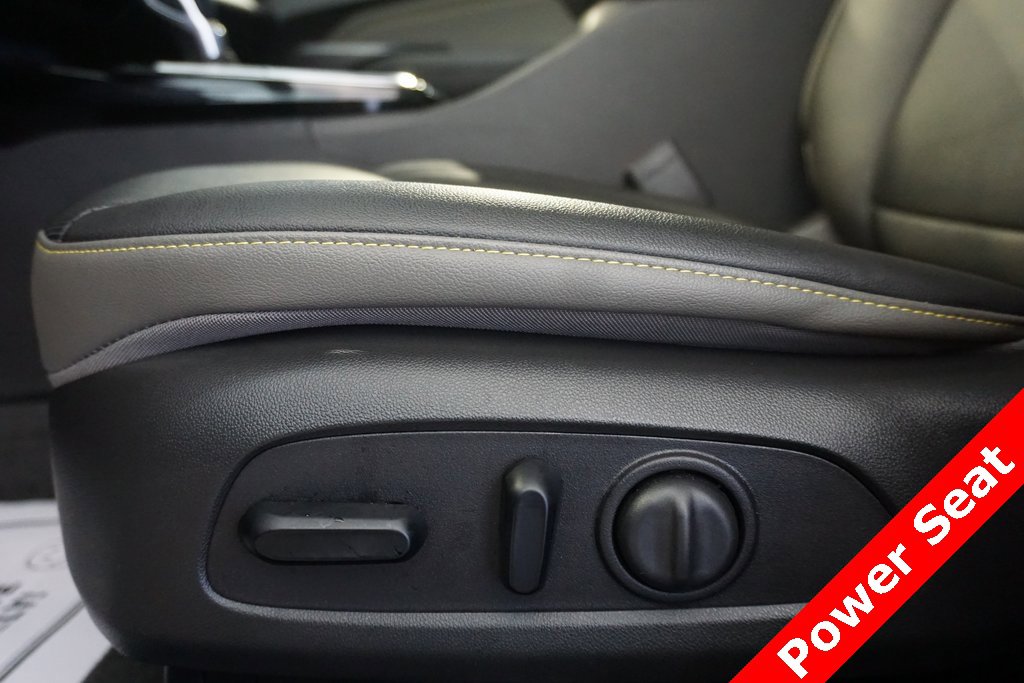 Used 2025 Chevrolet Trax ACTIV w/ Sunroof Package image 7