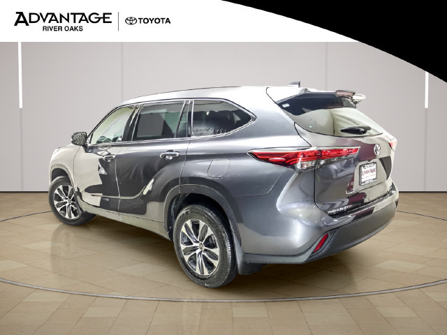 Used 2021 Toyota Highlander XLE AWD/4WD image 5