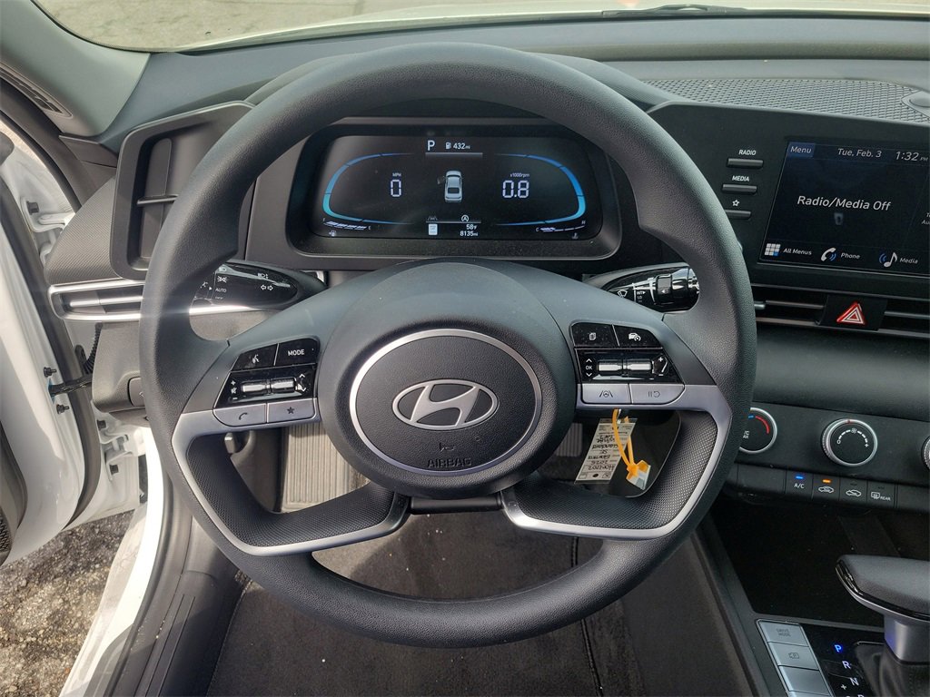 Certified 2025 Hyundai Elantra SE image 21