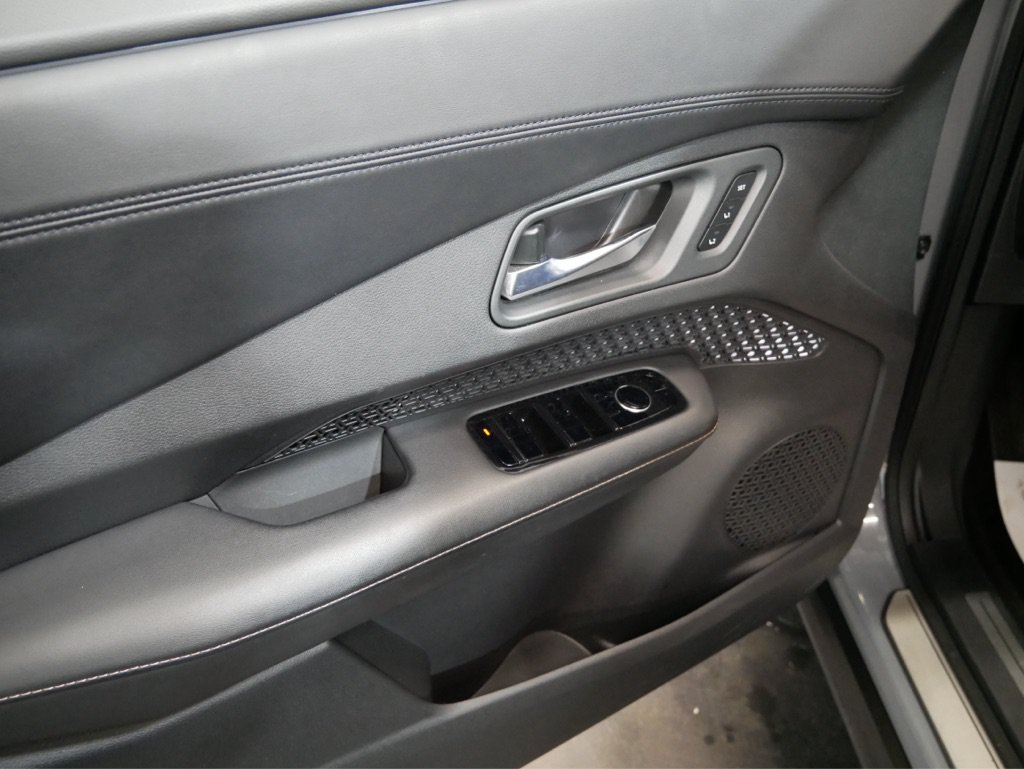 Used 2024 Nissan Ariya AWD image 13