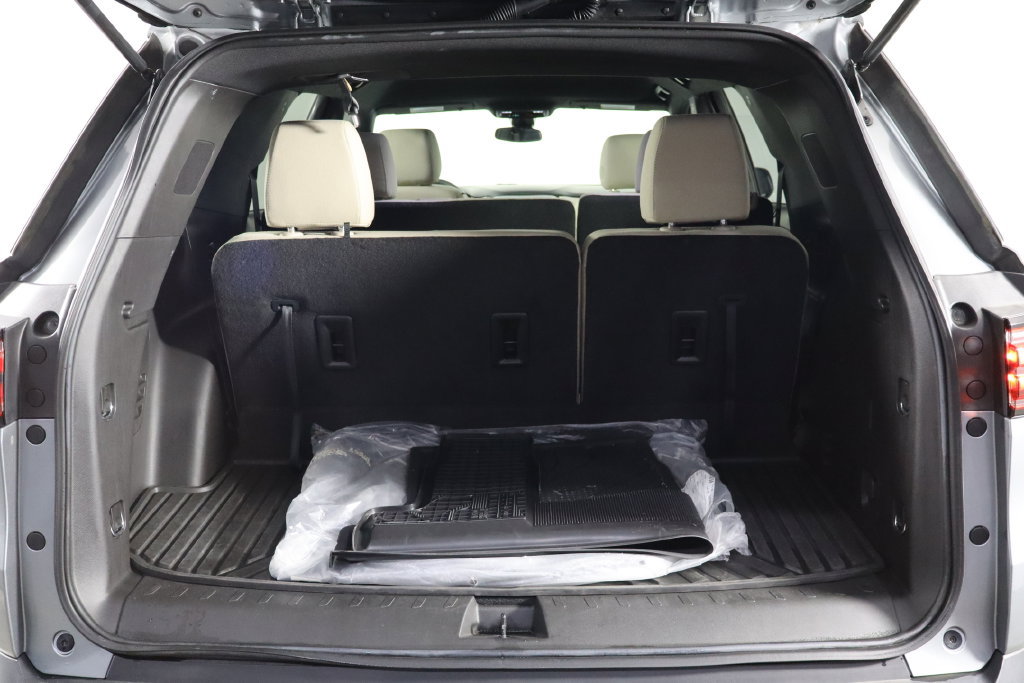 Used 2023 Chevrolet Traverse LS FWD image 18
