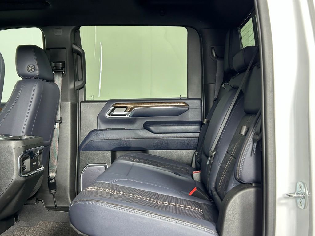 Used 2024 Chevrolet Silverado 3500 High Country w/ Technology Package image 17