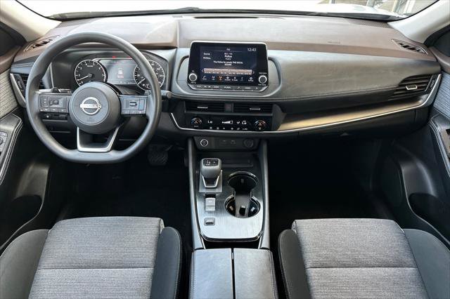 Used 2023 Nissan Rogue SV image 12