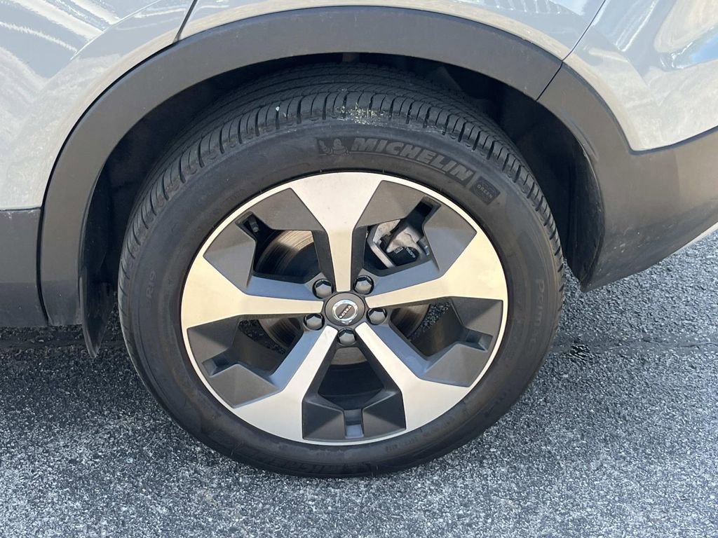 Certified 2025 Volvo XC40 B5 Core w/ Protection Package Premier image 11