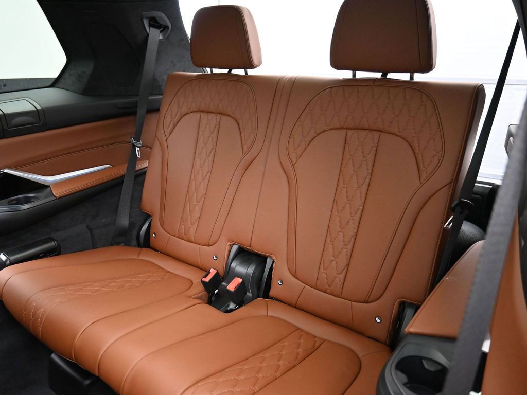 Used 2026 BMW X7 xDrive40i w/ Executive Package image 18