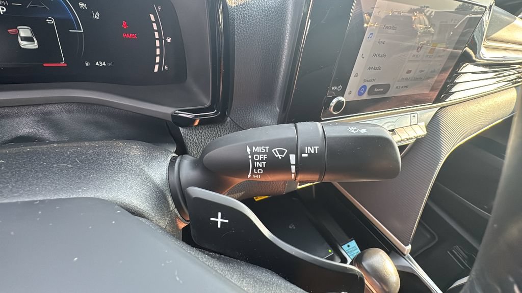 Used 2025 Toyota Camry SE FWD image 18