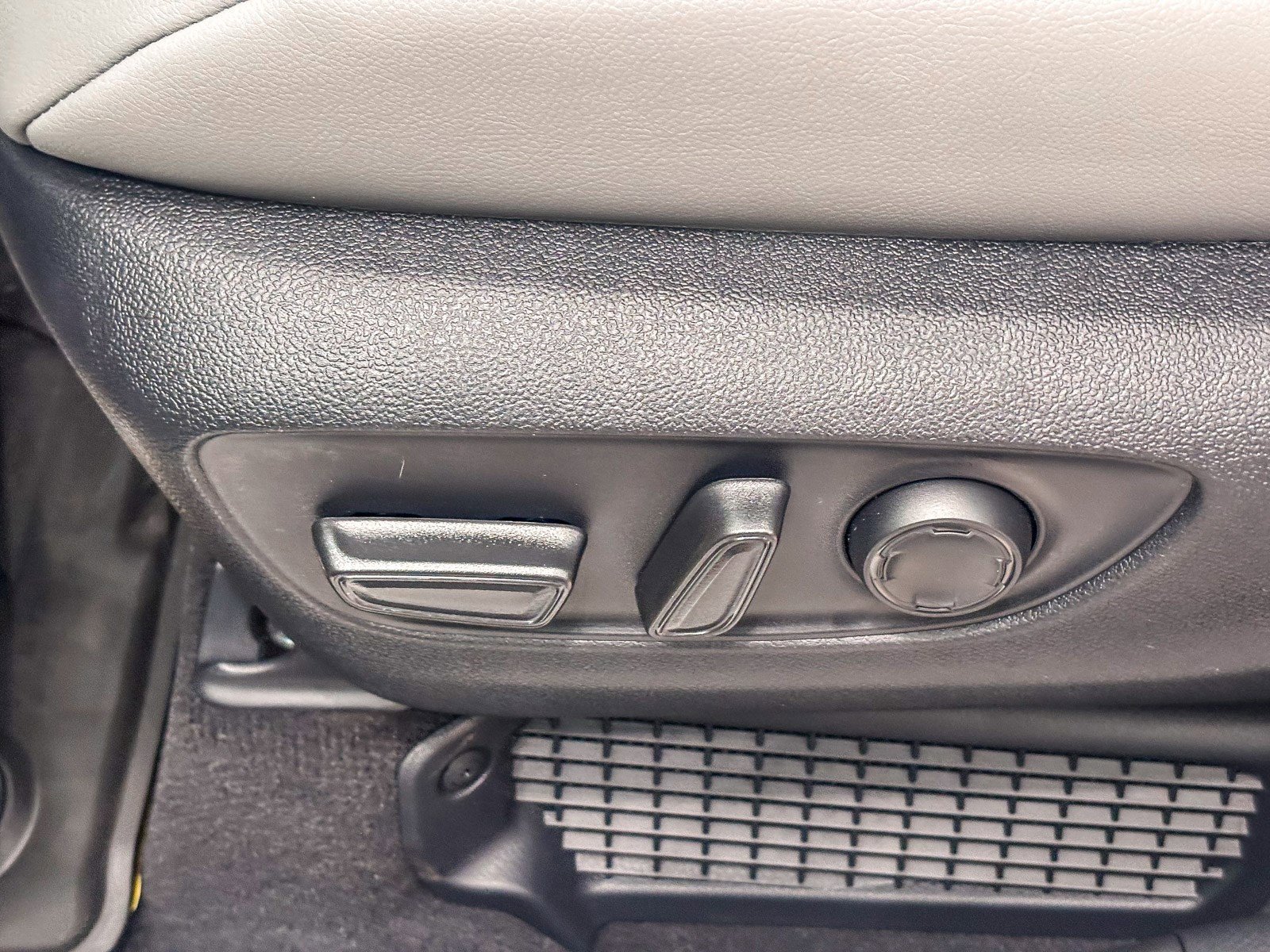 New 2026 Toyota Sienna XLE FWD image 23