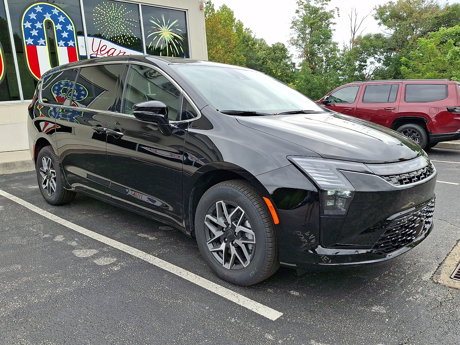 New 2027 Chrysler Pacifica Limited AWD/4WD image 2