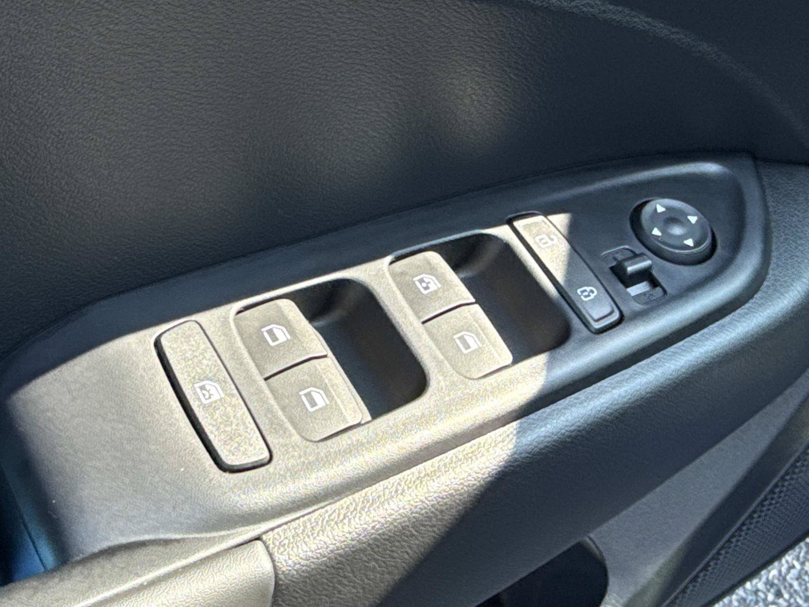 Certified 2025 Hyundai Venue Limited FWD image 17