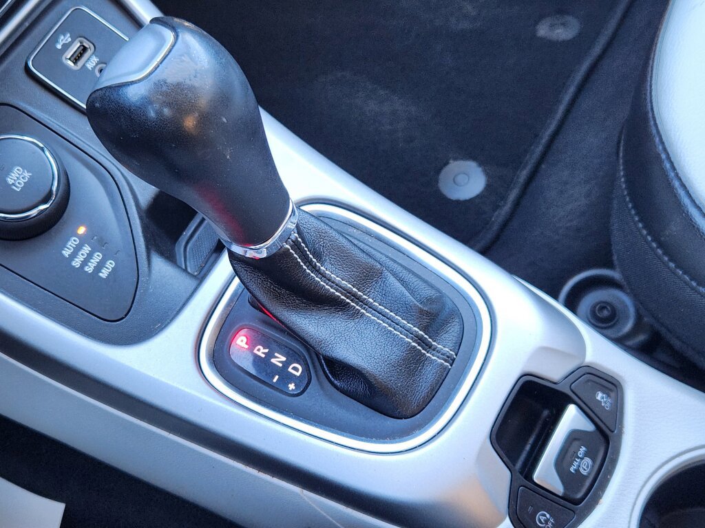 Used 2018 Jeep Compass Latitude image 22